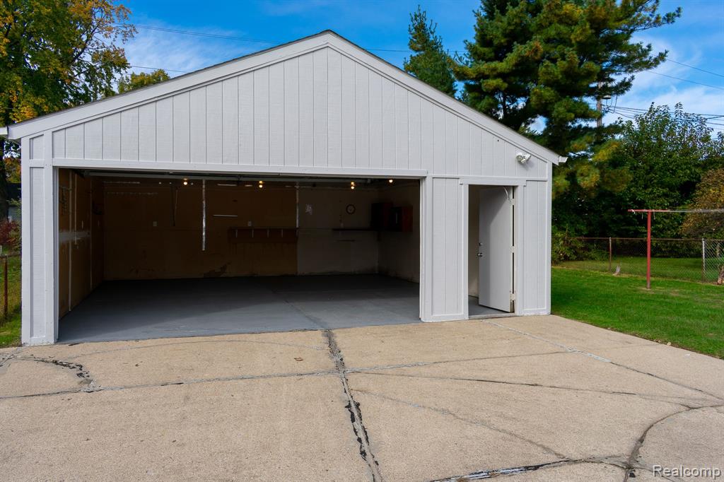629 N VERMONT Avenue, Royal Oak, MI 48067 — Photo 27