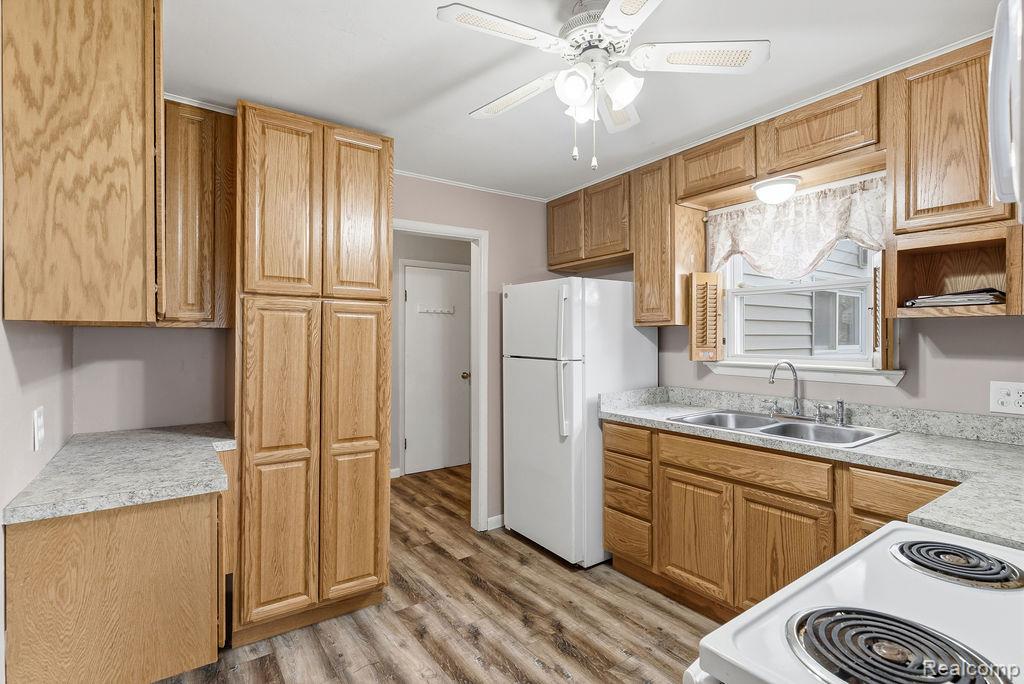 5101 Kendall Drive, Burton, MI 48509 — Photo 13