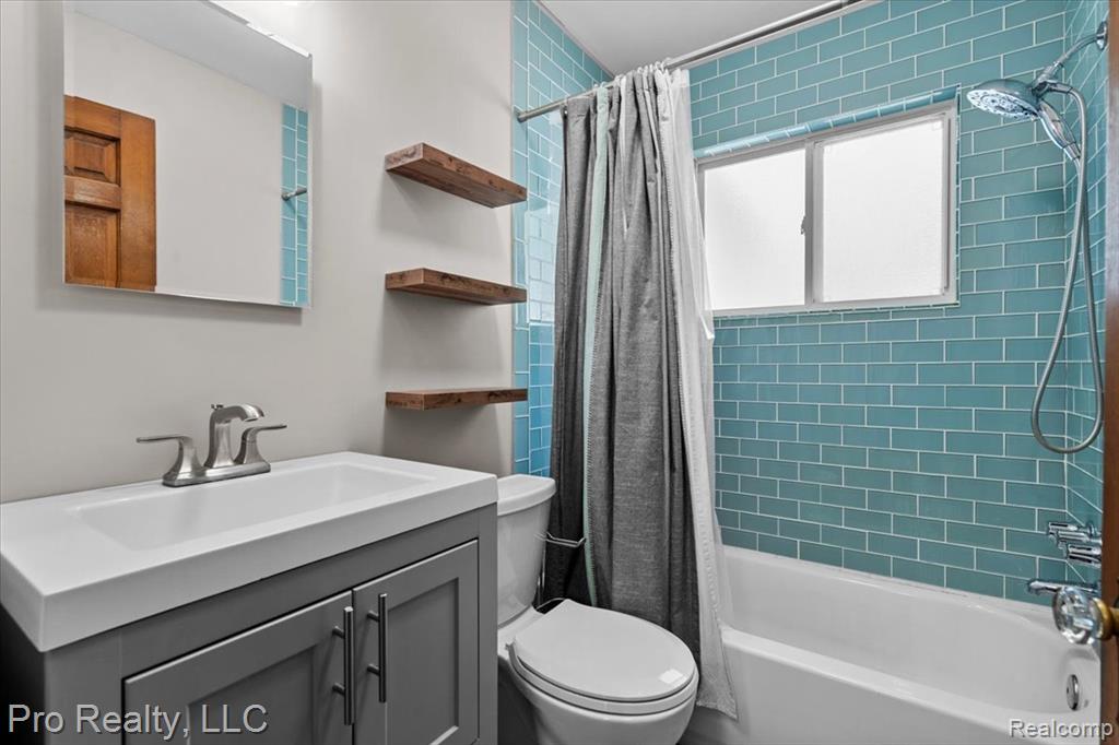 715 N Altadena Avenue, Royal Oak, MI 48067 — Photo 18