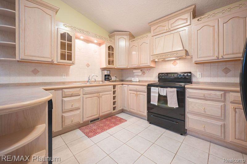 7567 Radcliffe, 55, Brighton, MI 48114 — Photo 14