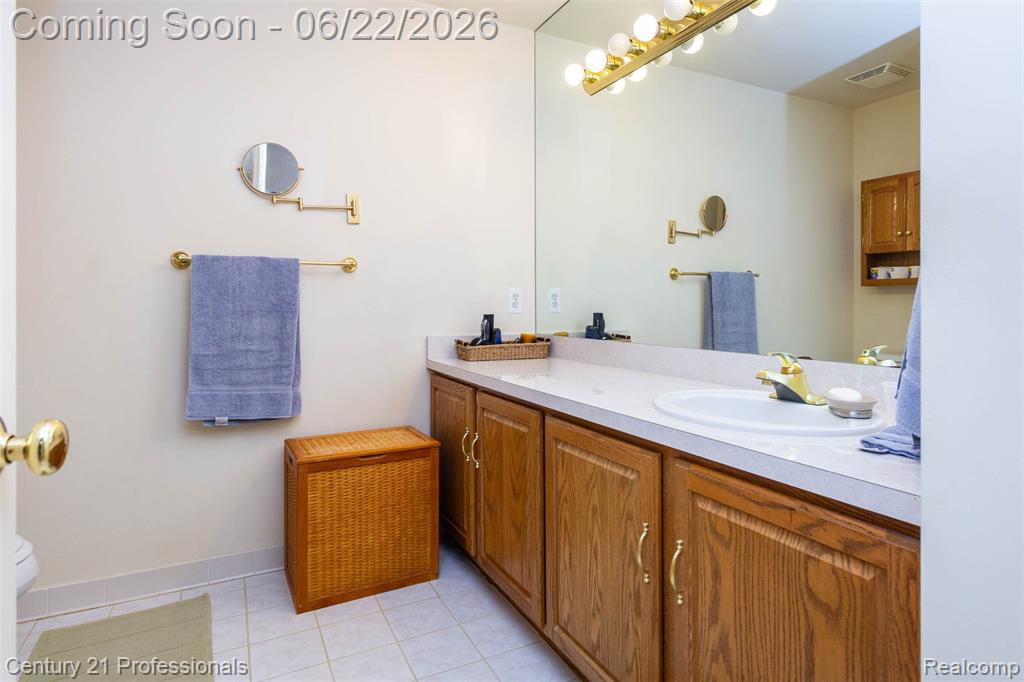 8225 Brookstone Lane, Clawson, MI 48348 — Photo 29