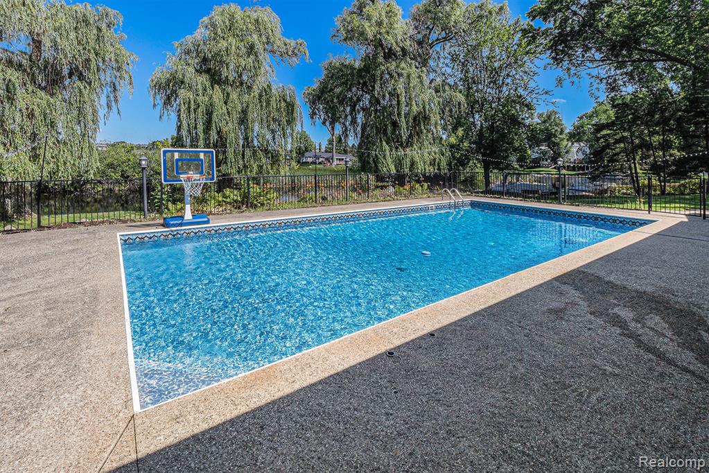 2145 Helmsford Drive, Wolverine Lake, MI 48390 — Photo 50