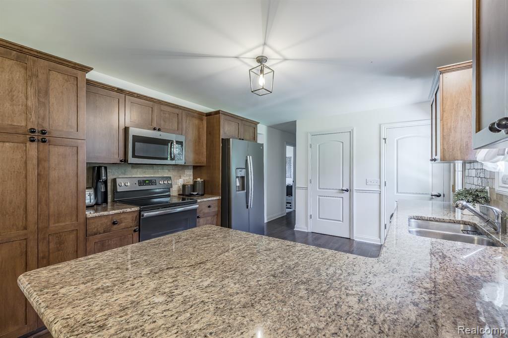 5701 Parkdale Street, Shelby Twp, MI 48317 — Photo 9