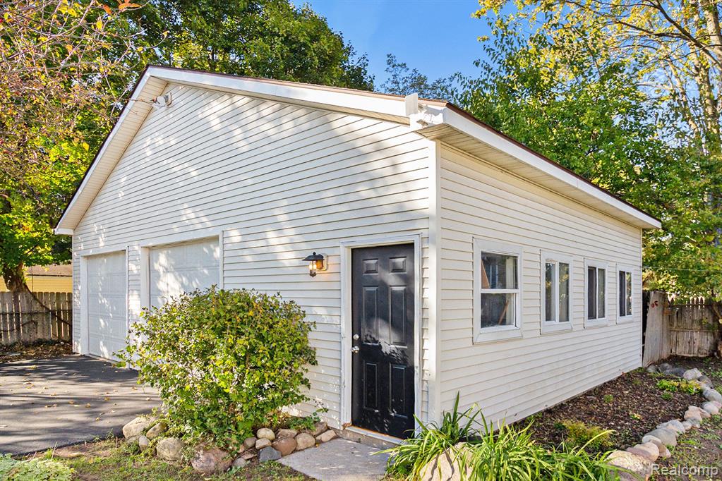409 FENWICK Street, Holly, MI 48442 — Photo 19