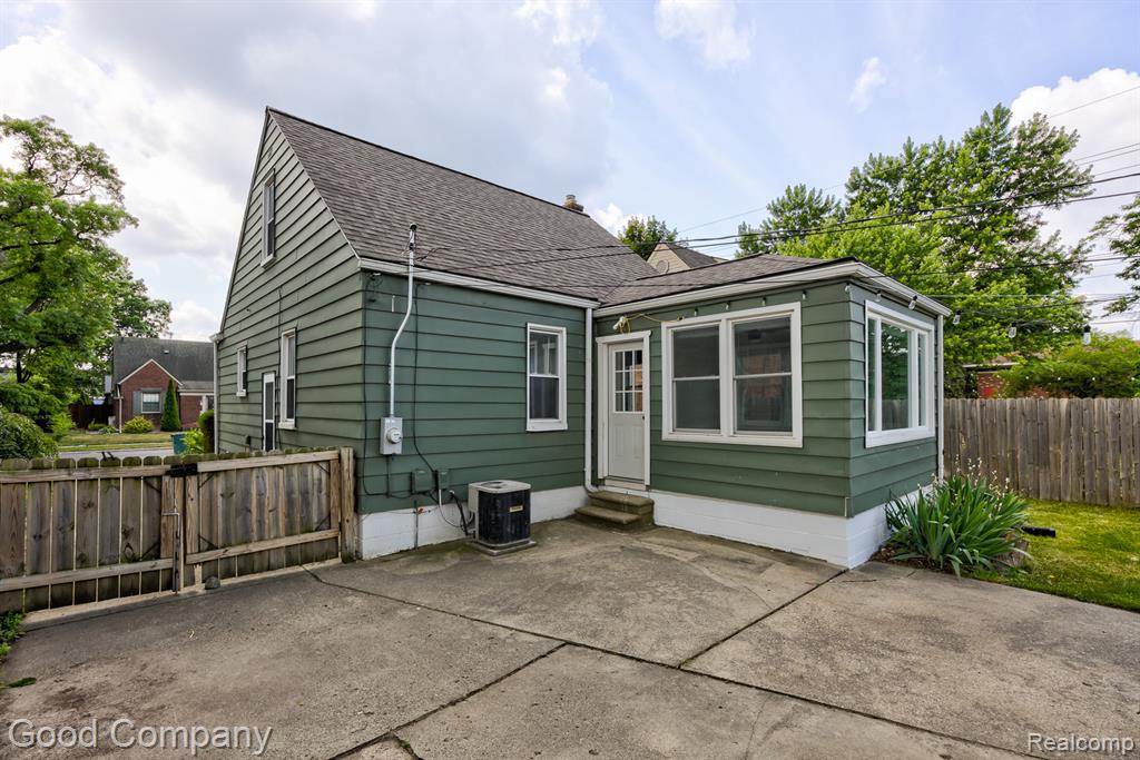 830 W HAZELHURST Street, Ferndale, MI 48220 — Photo 45
