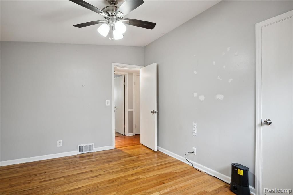 8537 Moms Drive, Belleville, MI 48111 — Photo 24