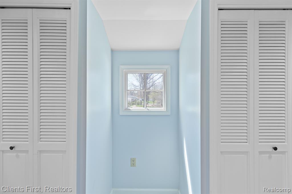 9350 BYROMAR Lane, Grosse Ile, MI 48138 — Photo 32