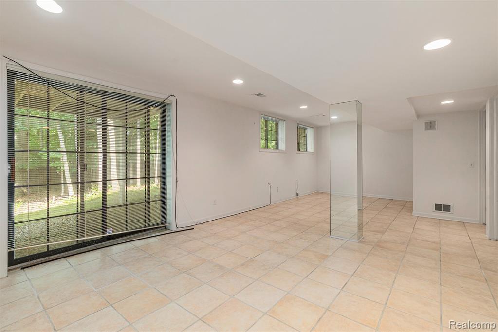 6964 Pebblecreek Woods Drive, West Bloomfield, MI — Photo 23