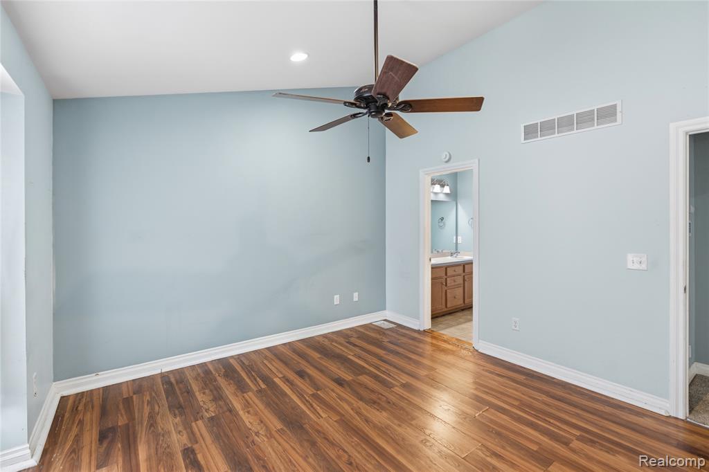 1130 Creekside Court, Burton, MI 48509 — Photo 12
