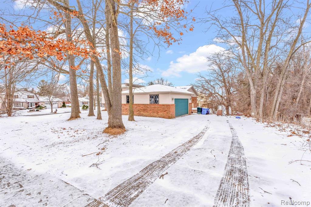 7820 Rampart Trail, Waterford, MI 48327 — Photo 4