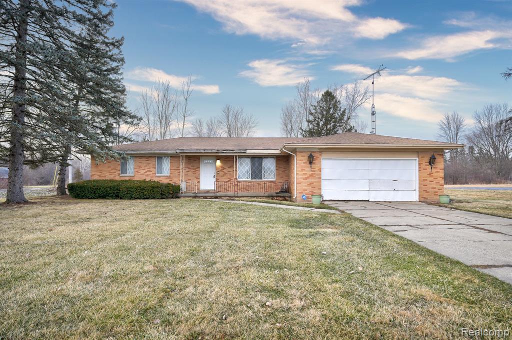 4048 W CARPENTER Road, Flint, MI 48504 — Photo 2