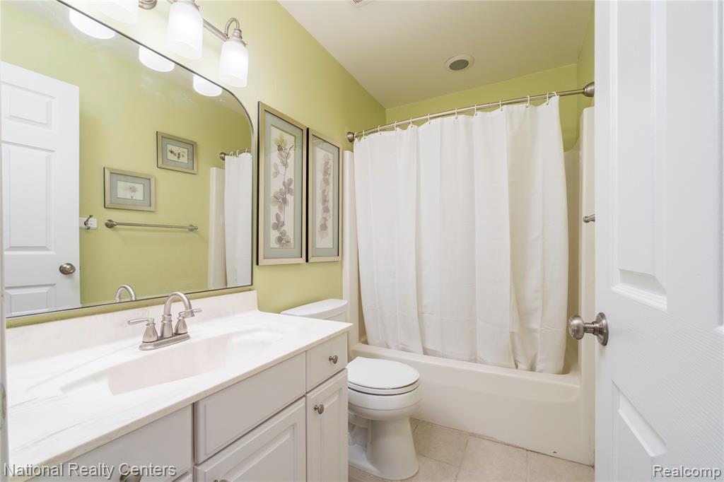 9859 Aylebury Drive, South Lyon, MI 48178 — Photo 31