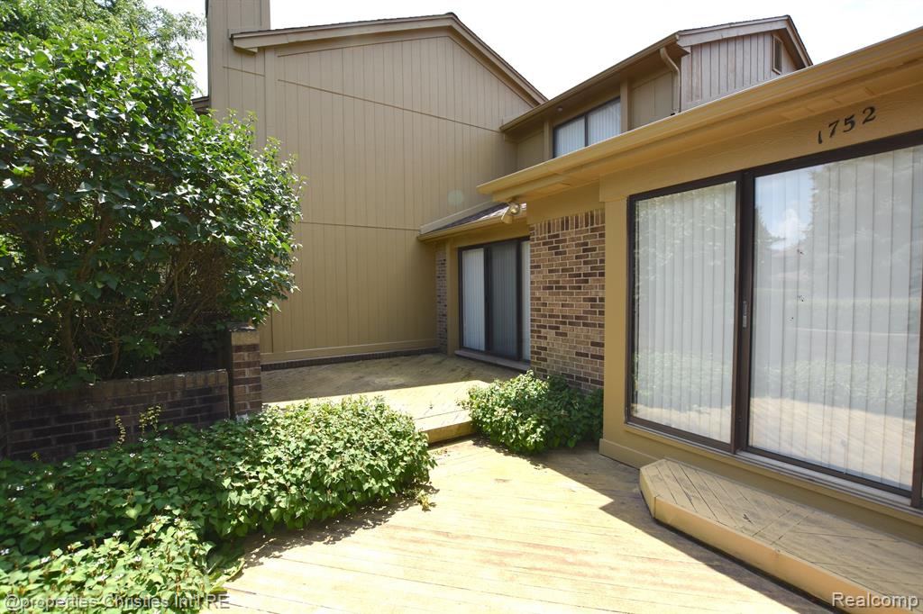 1752 S HILL Boulevard, Bloomfield Hills, MI 48304 — Photo 38