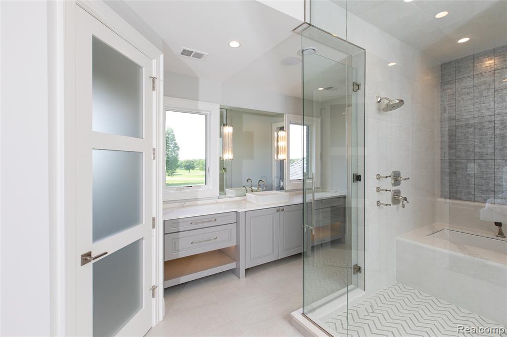 556 Barrington Court, Bloomfield Hills, MI 48304 — Photo 17