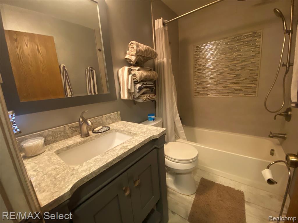 5057 Sandalwood Drive, Grand Blanc, MI 48439 — Photo 14