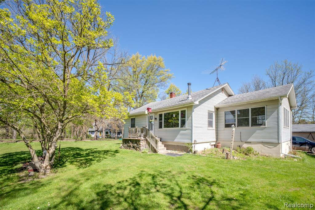 840 W Rose Center Road, Holly, MI 48442