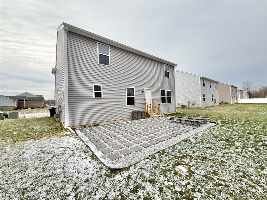 6079 Regency Drive, Burton, MI 48519 — Photo 36