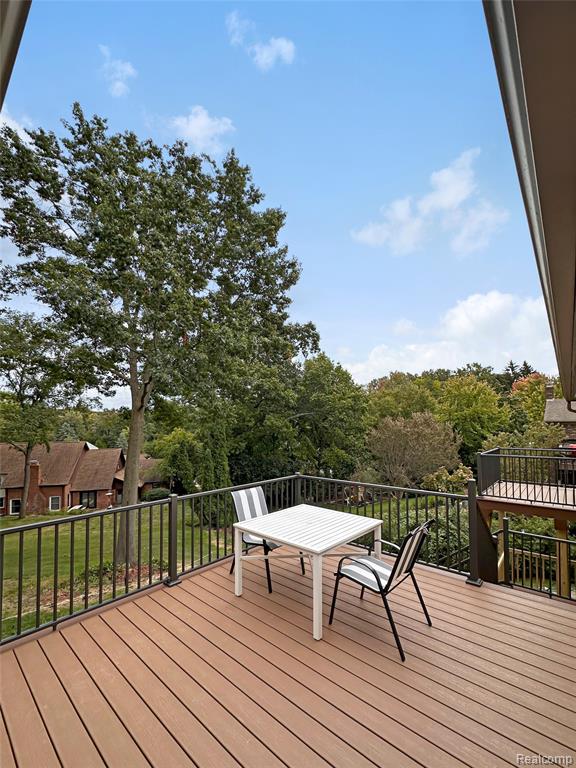 457 LAKE FOREST Road, Rochester Hills, MI 48309 — Photo 23