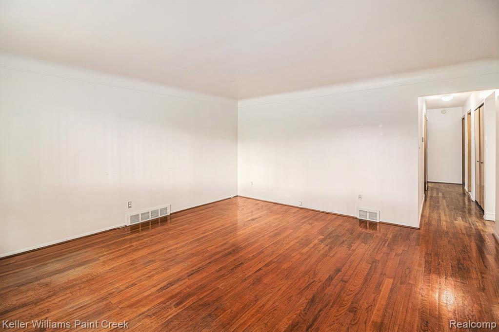 8160 Busch Street, Center Line, MI 48015 — Photo 6