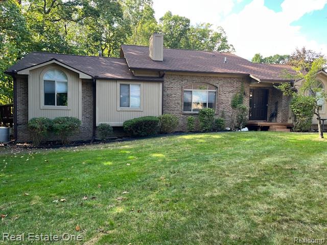 7453 Pepper Creek, West Bloomfield, MI — front exterior