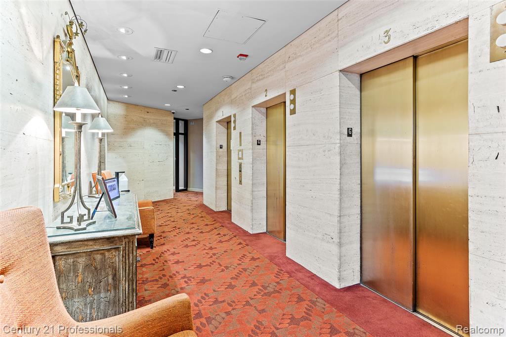 5000 Town Center, 1704, Southfield, MI 48075 — Photo 33
