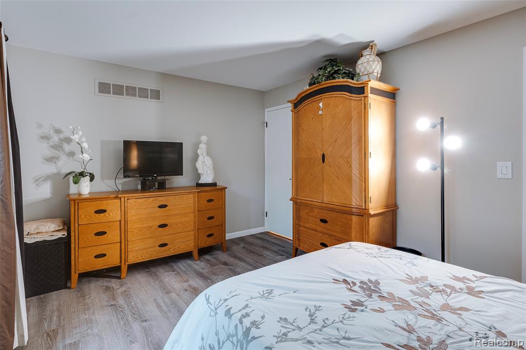 40554 Newport Drive, Plymouth, MI 48170 — Photo 24