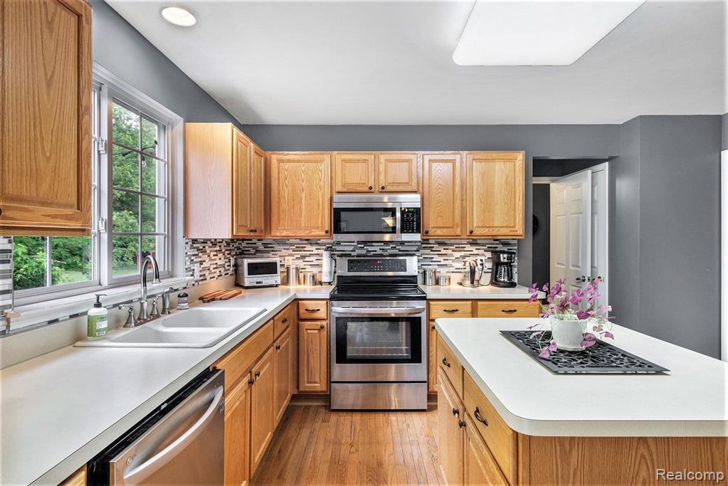 9164 Parkside Drive, Grand Blanc, MI 48439 — Photo 10