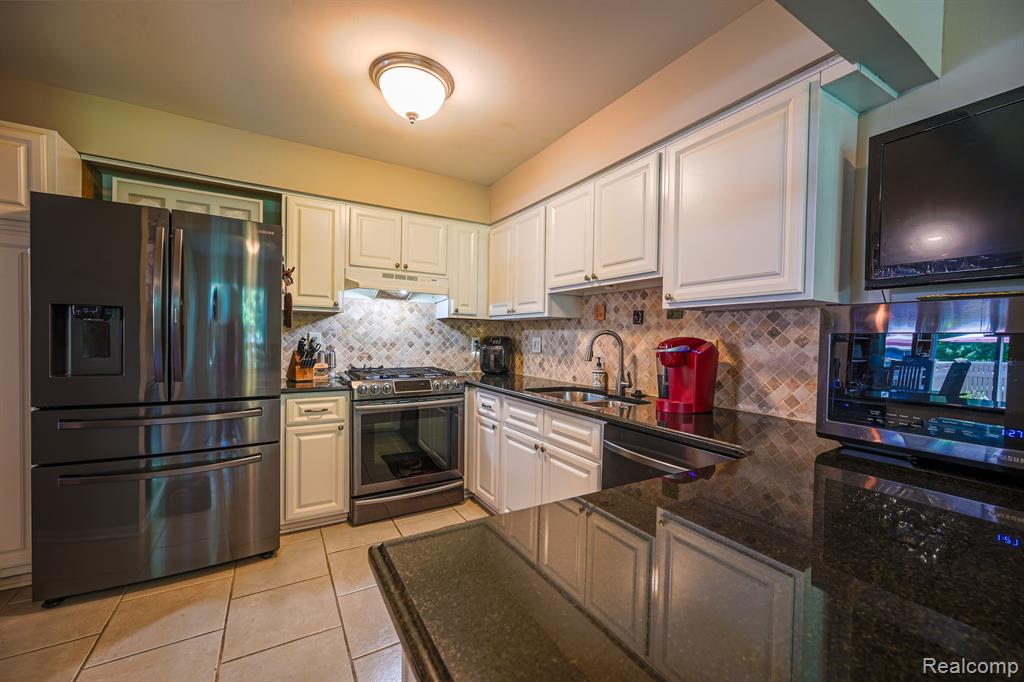 21218 W GLEN HAVEN Circle, Northville, MI 48167 — Photo 12