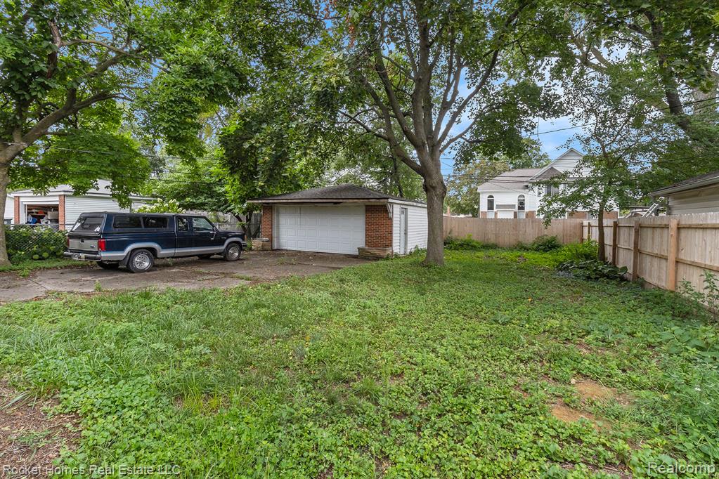 915 Englewood Avenue, Royal Oak, MI 48073 — Photo 29