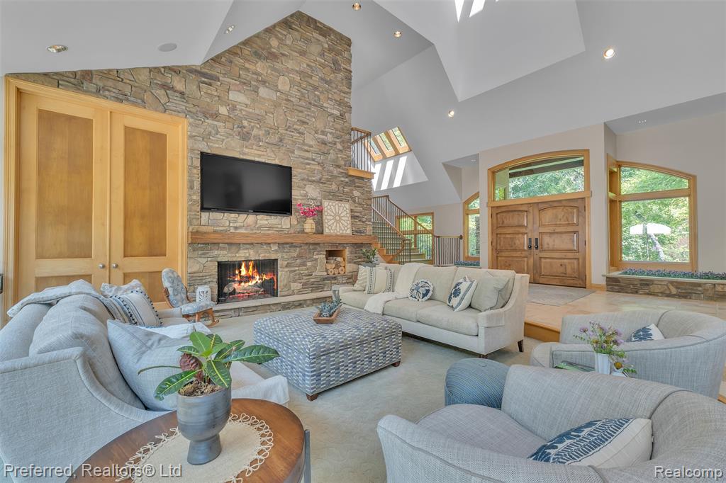 12196 Woodline Drive, Fenton, MI 48430 — Photo 16