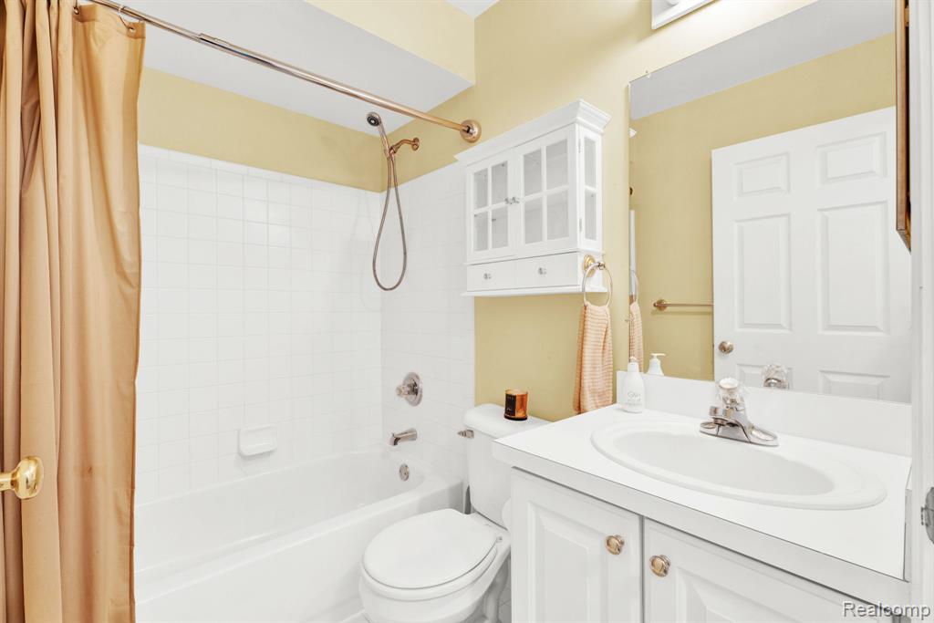 41225 Greenspire Drive, Clinton Twp, MI 48038 — Photo 23