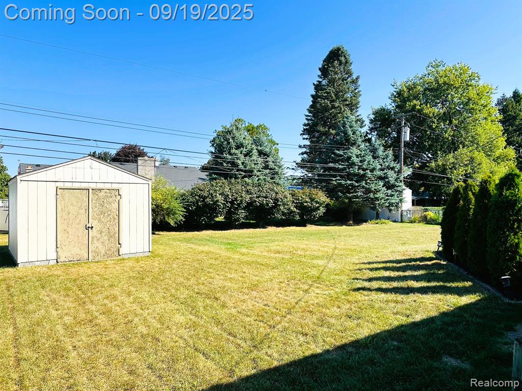 8139 Hedgeway Drive, Shelby Twp, MI 48317 — Photo 48