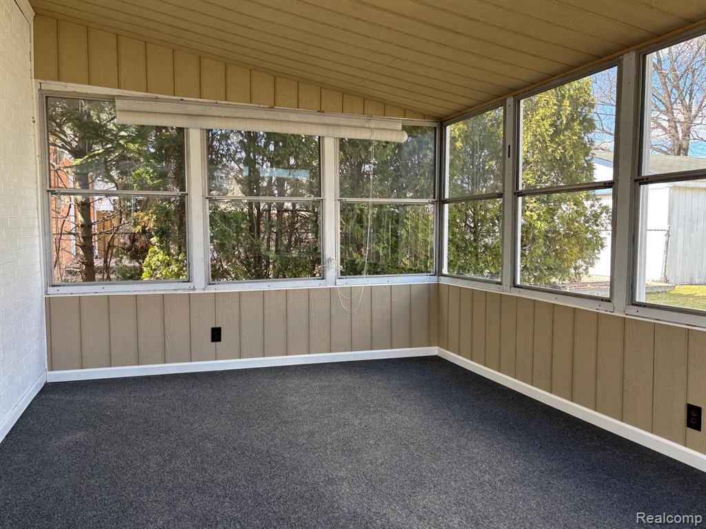 1528 ROSLYN Road, Grosse Pointe Woods, MI 48236 — Photo 17