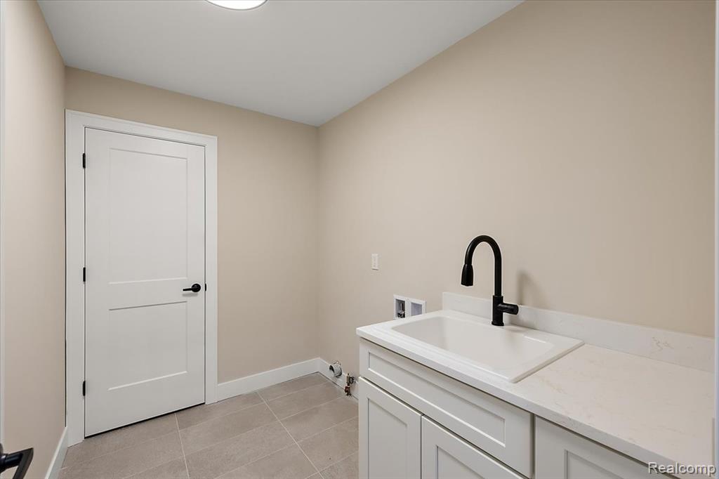 50386 Mistwood Drive, Macomb, MI 48042 — Photo 49