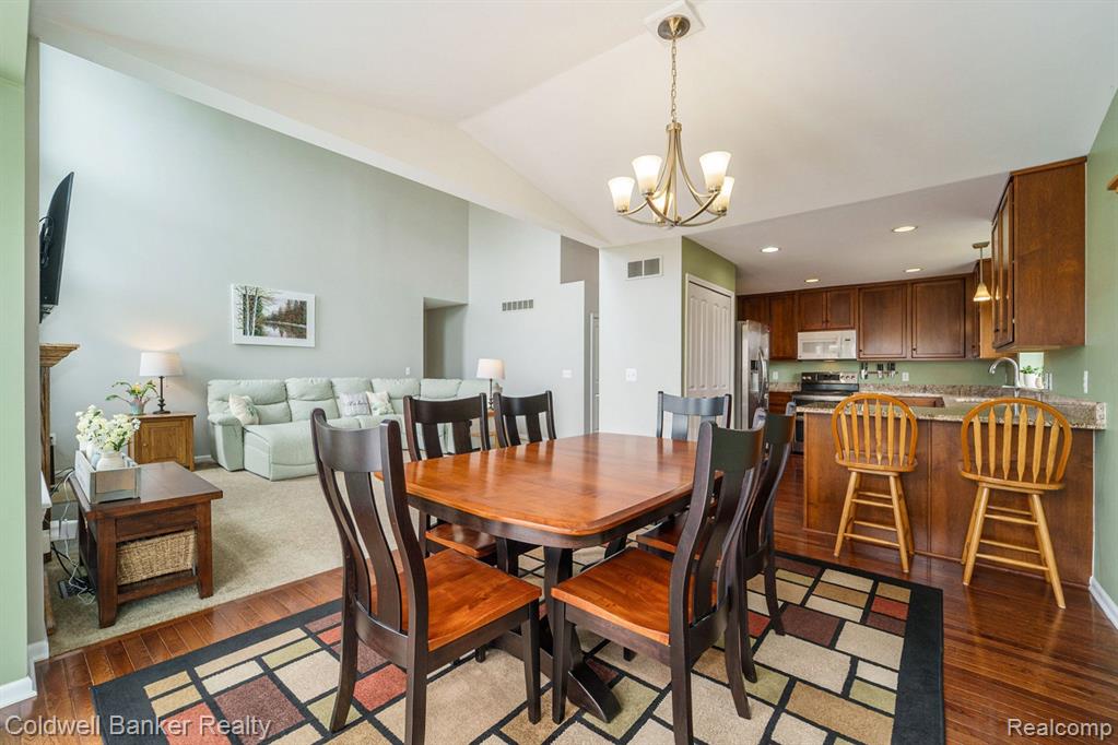 53643 VALLEYWOOD Drive, South Lyon, MI 48178 — Photo 10