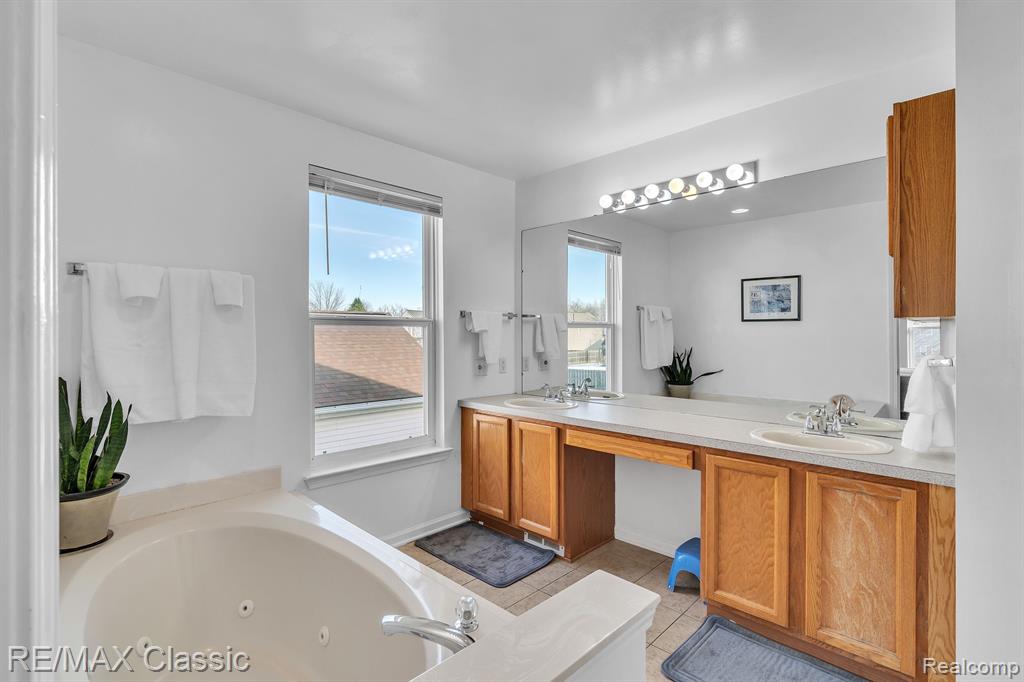 7842 BERWICK Drive, Ypsilanti, MI 48197 — Photo 29