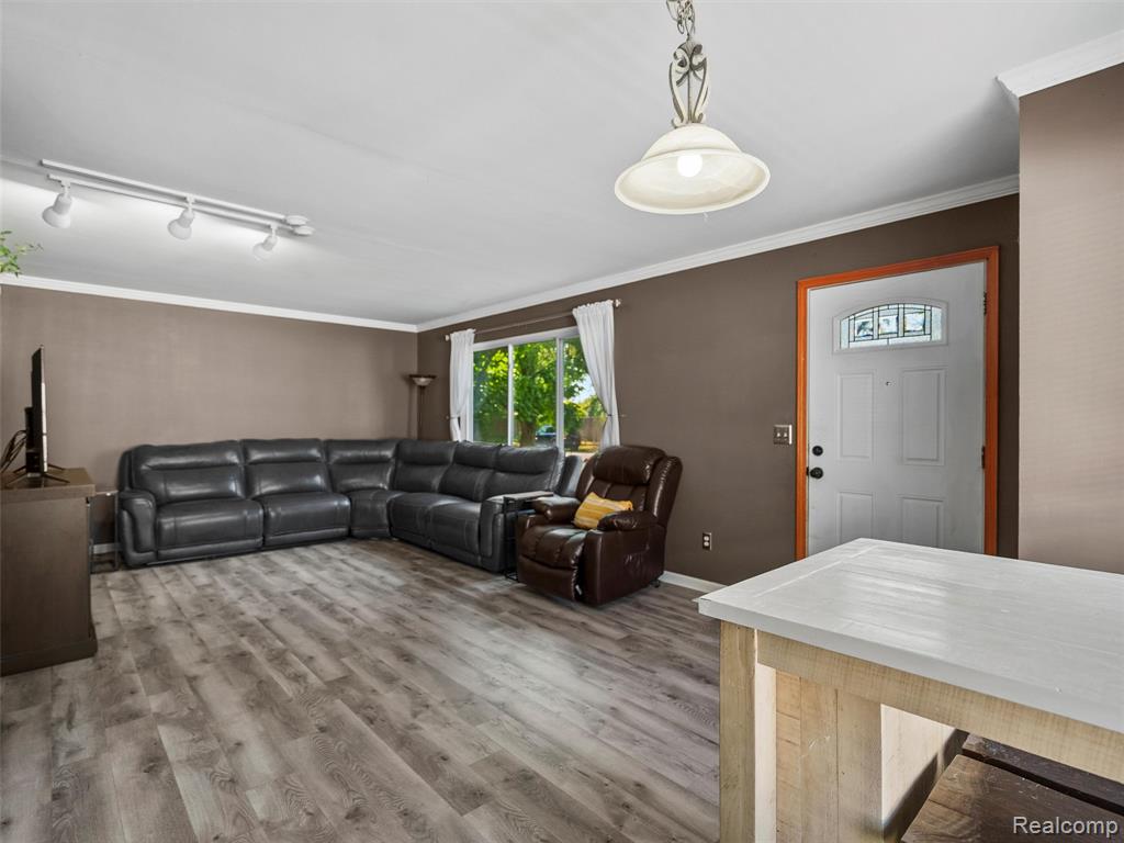 47080 Greenview Road, Shelby Twp, MI 48317 — Photo 3