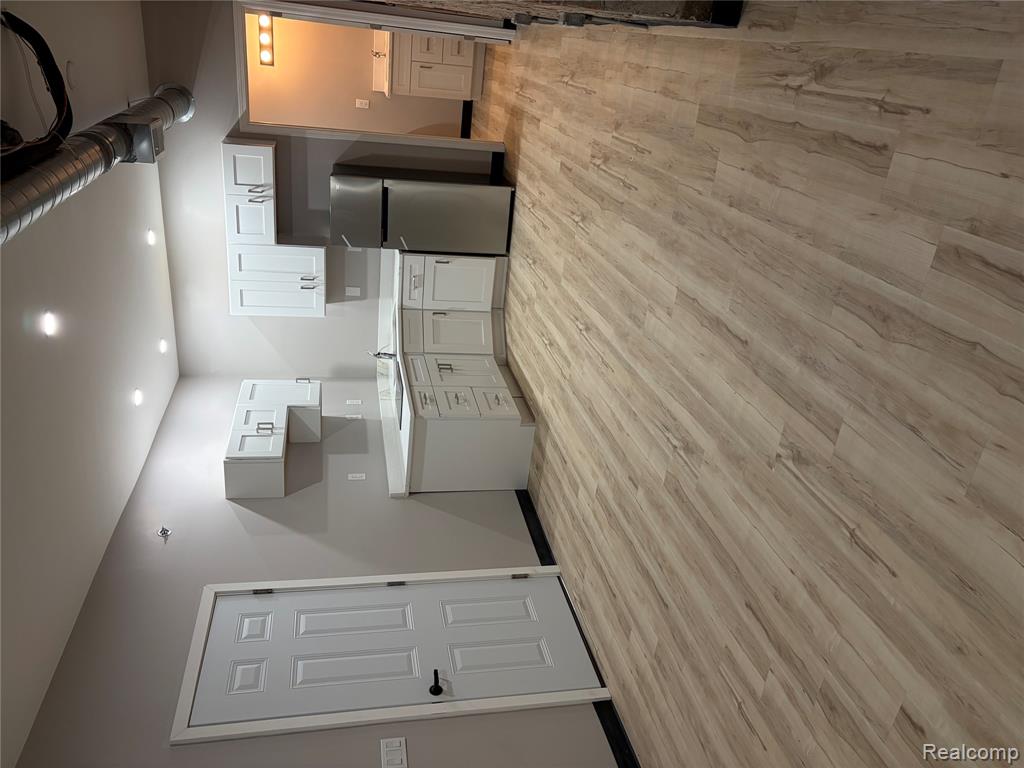 30 E PHILADELPHIA Street, Detroit, MI 48202 — Photo 13