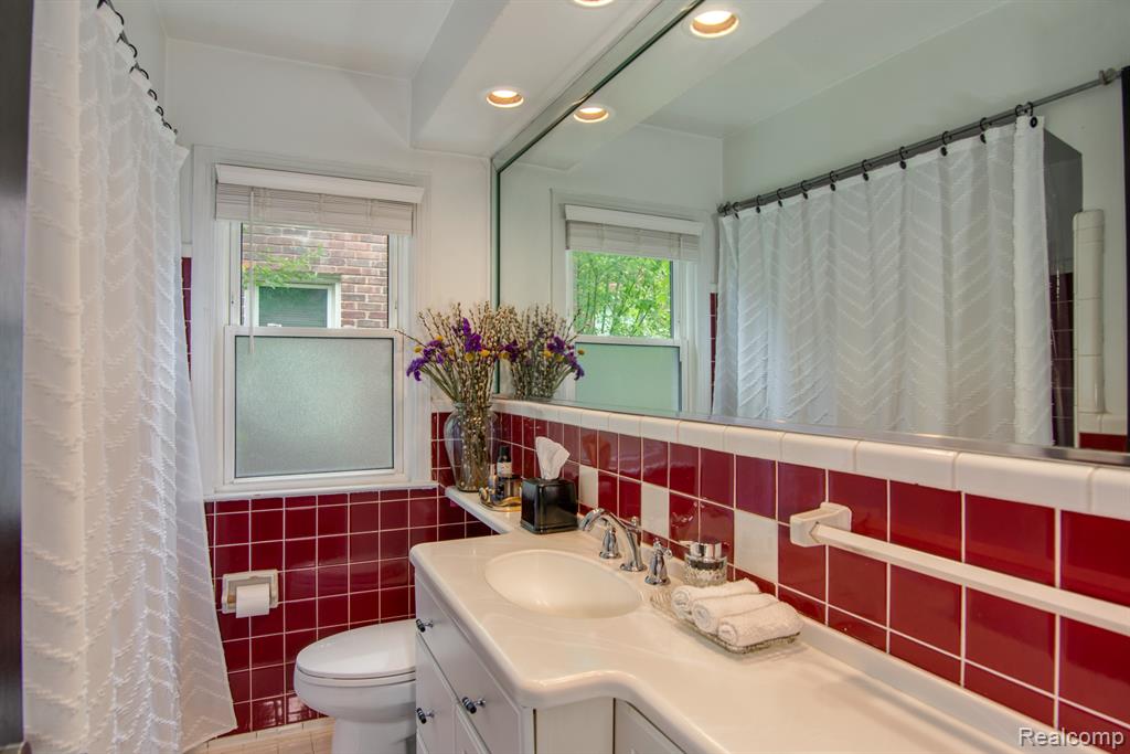 10855 Kingston Avenue, Huntington Woods, MI — Photo 20