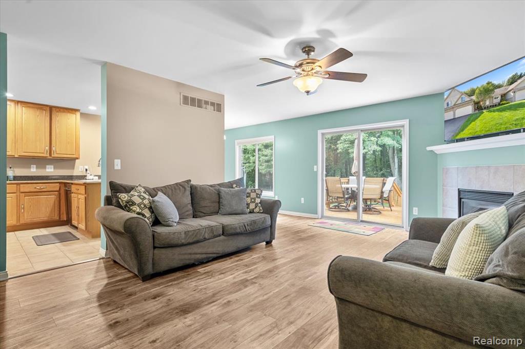 17452 Ava Court, New Boston, MI 48164 — Photo 7