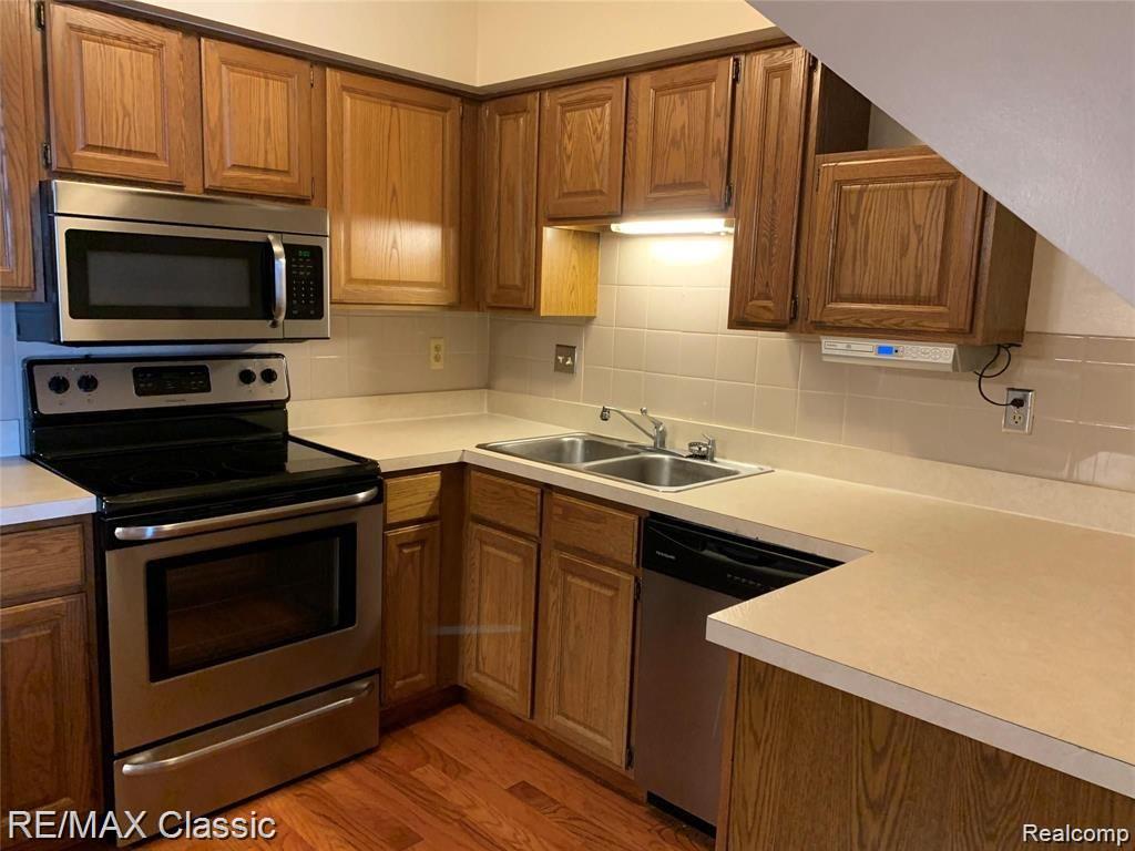 254 PINEWOOD Drive, 67, Plymouth, MI 48170 — Photo 7