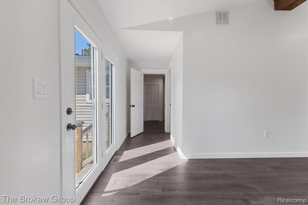 4062 N Belsay Road, Flint, MI 48506 — Photo 16