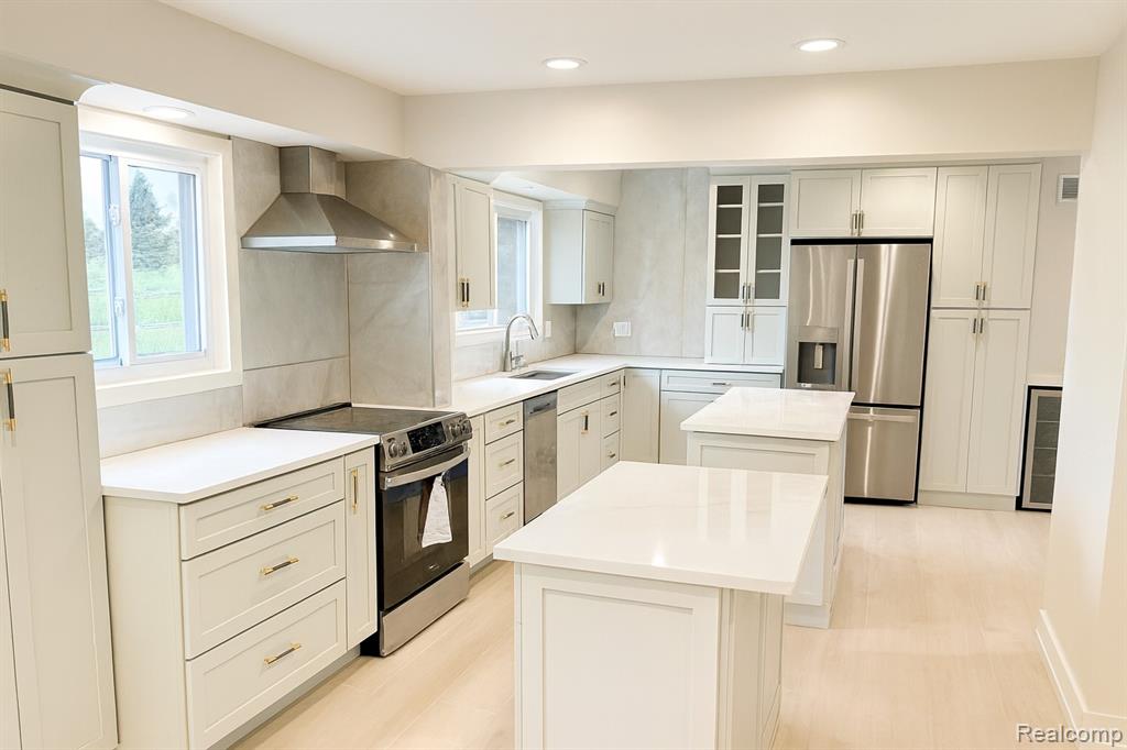 1784 Lakewood Drive, Troy, MI 48083 — Photo 11