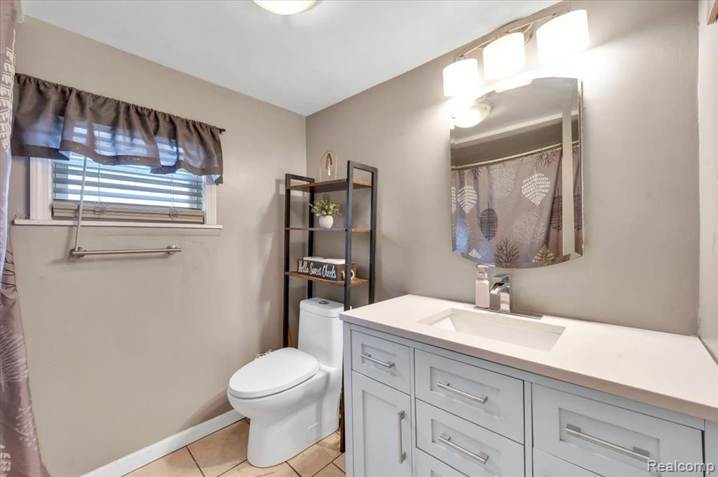 4918 Lewis Avenue, Otter Lake, MI 48464 — Photo 3