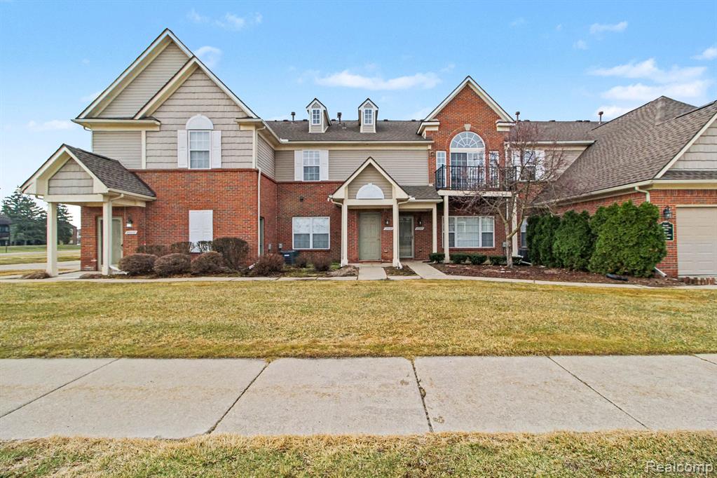 20006 Hidden Oaks Drive, Trenton, MI 48183 — Photo 2