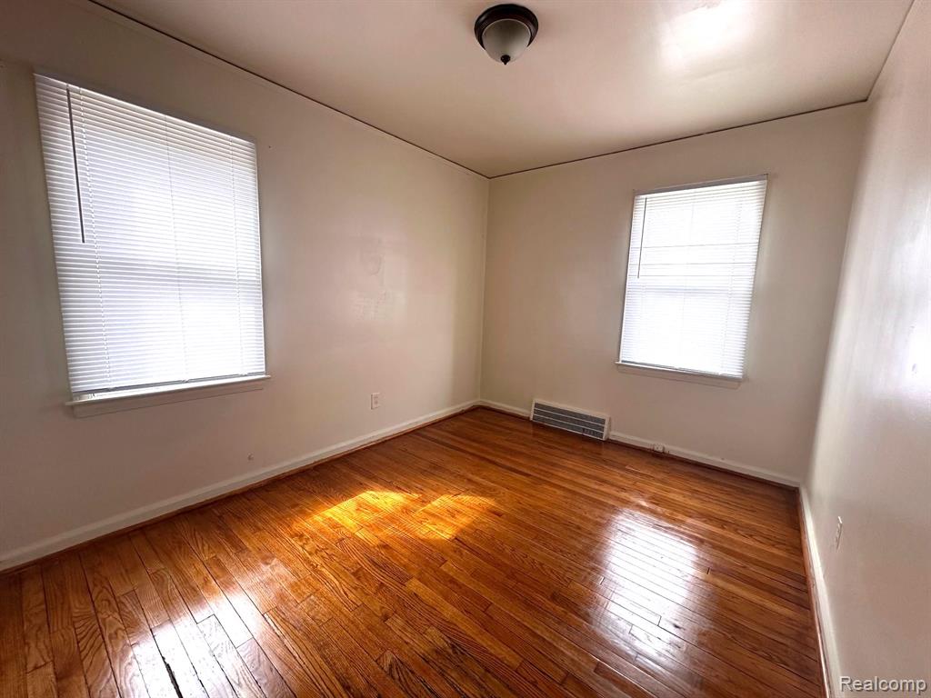 9577 WOODMONT Avenue, Detroit, MI 48227 — Photo 7