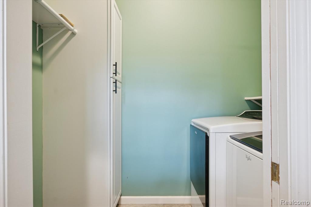 5585 Woodruff Shore Drive, Brighton, MI, 48116