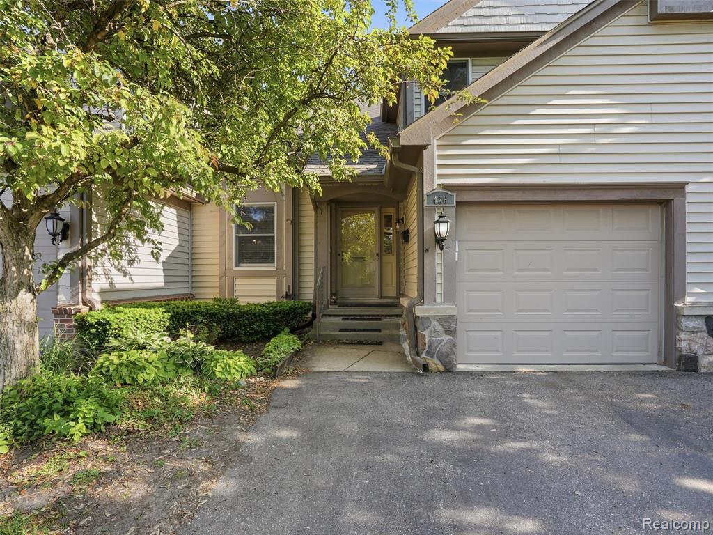 426 Oak Run Court, Royal Oak, MI 48073 — Photo 2