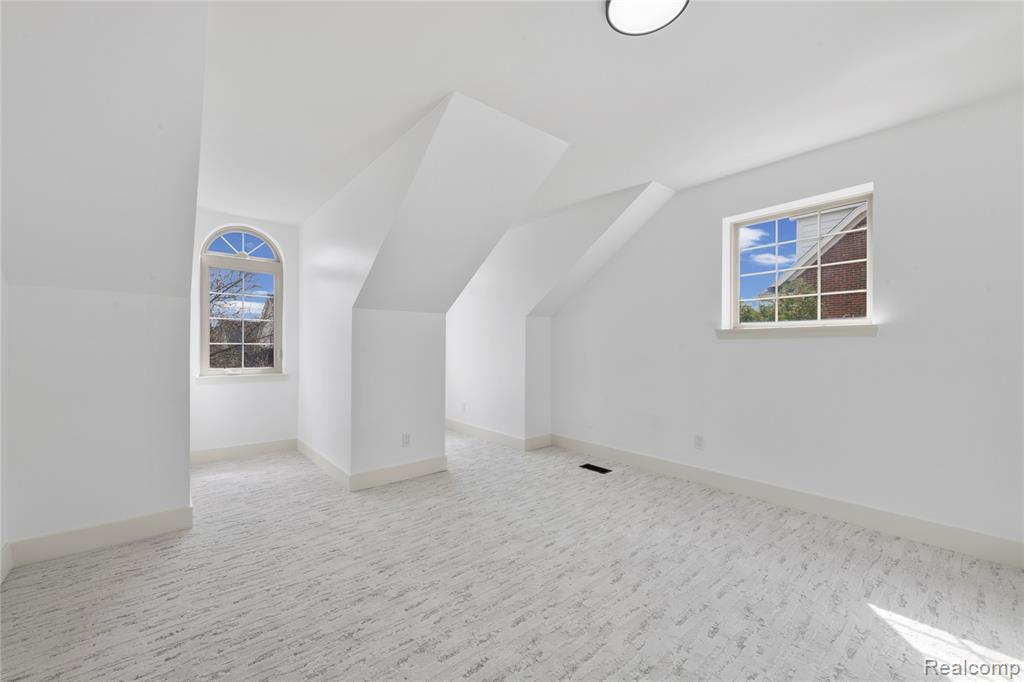 4392 Gateway Circle, West Bloomfield, MI — Photo 23