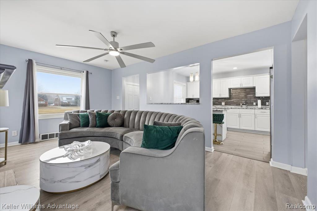 2145 Vernier Road, Grosse Pointe Woods, MI 48236 — Photo 10